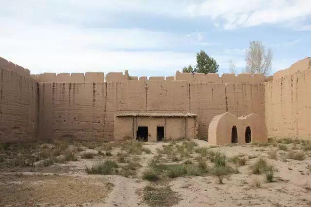 17岁女红军被俘，被马步芳奸污后赏给传令兵，逃跑时再遇杀人魔头