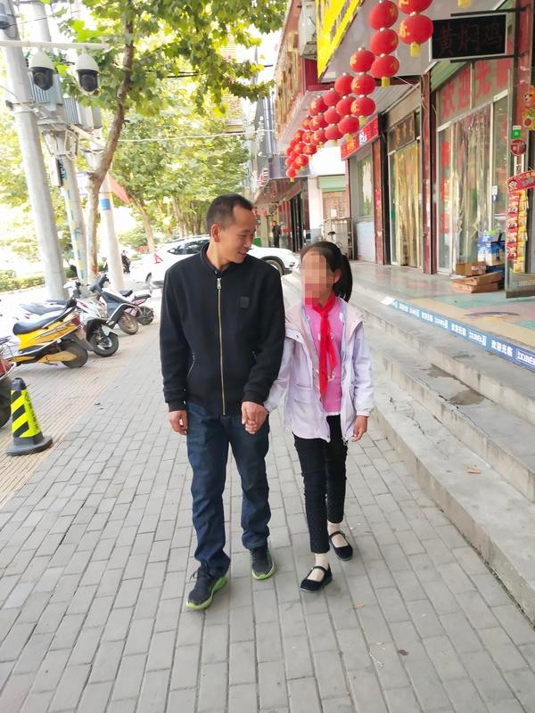 2014年，河南6岁女孩每天靠吃“伟哥”续命，爱心人士出手相助