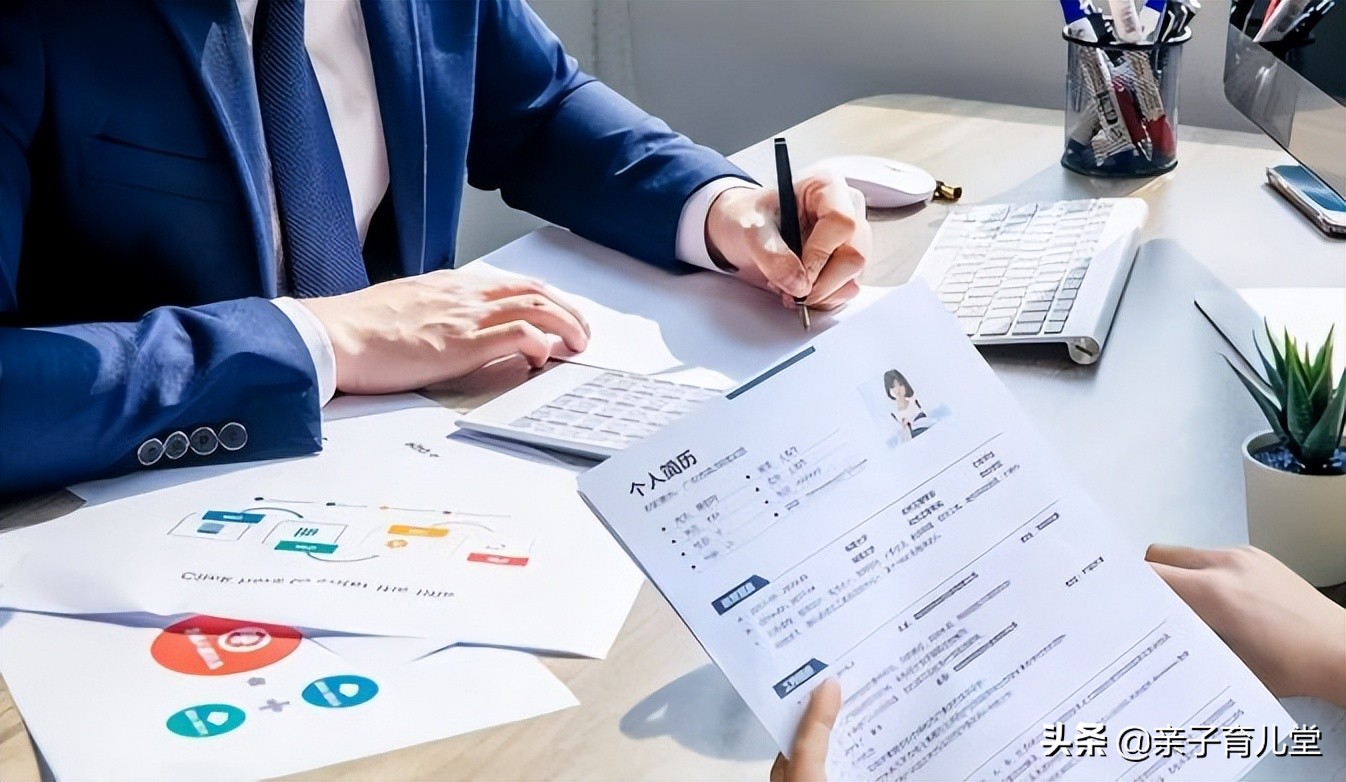 河北00后大学生，把简历做成“使用说明书”，网友：月薪6000低了