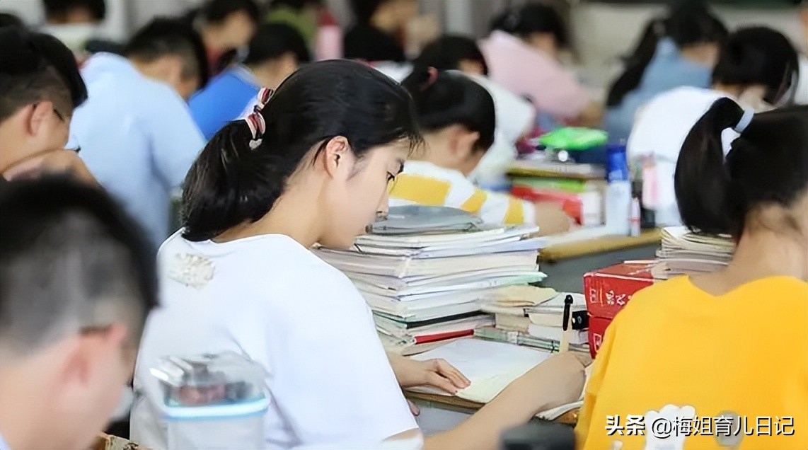 选科目有门道，2022新高考物理化被“捆绑”，有门学科成“鸡肋”