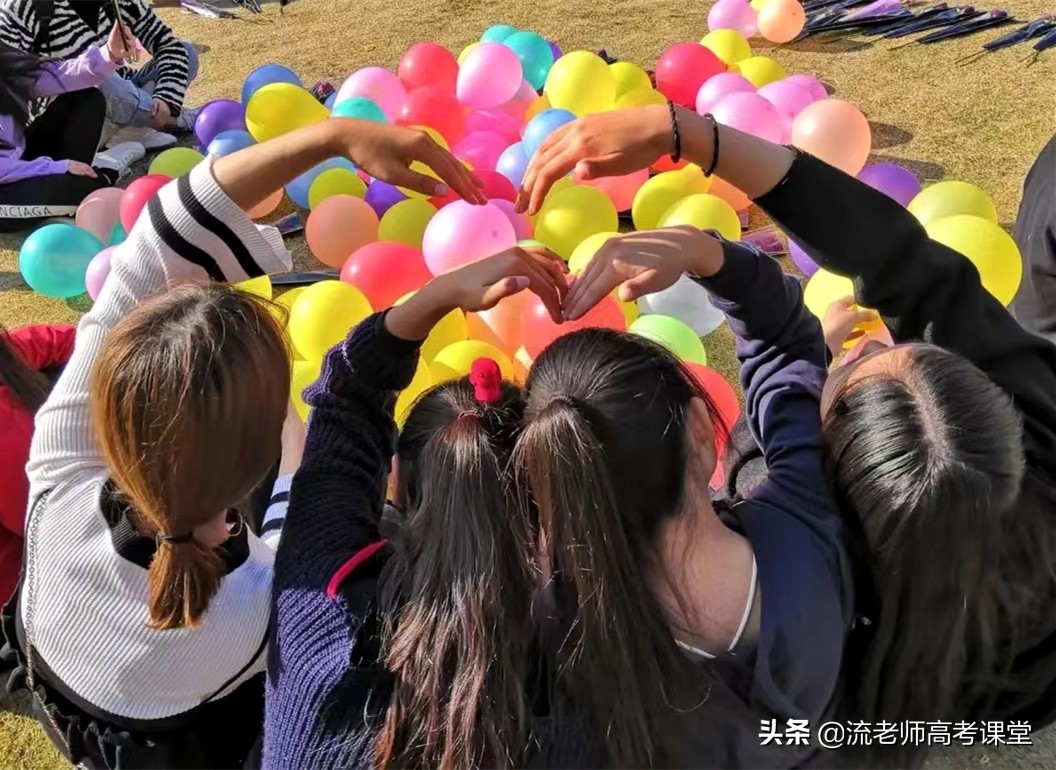 信阳师范学院一宿舍4名女生，长相甜美，才华出众，全考上研究生