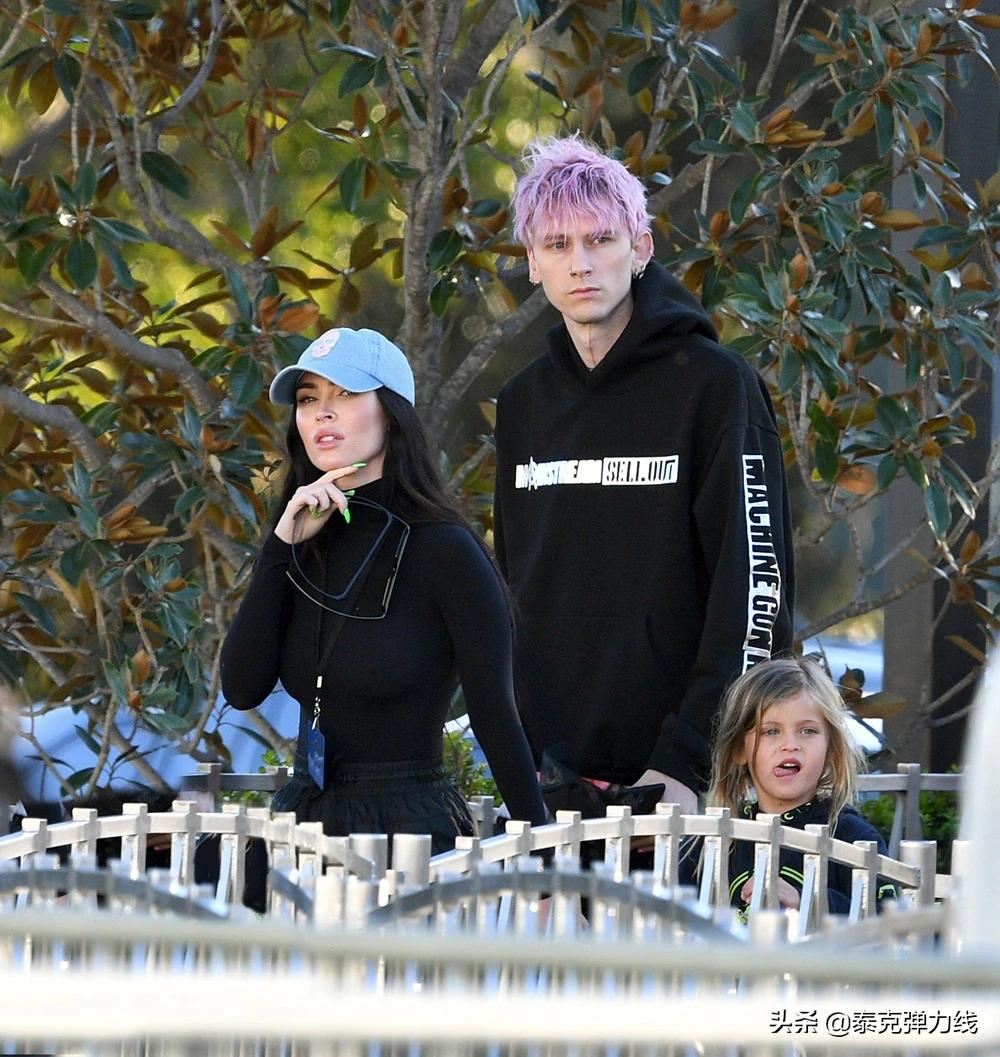 机关枪凯利的粉红色生活真实而黑暗：和女友梅根通电话时差点自杀