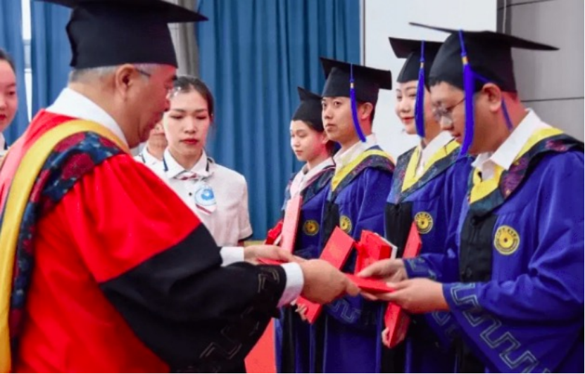 公务员禁止兼职，事业编鼓励兼职，为什么大学生依旧热衷公务员？