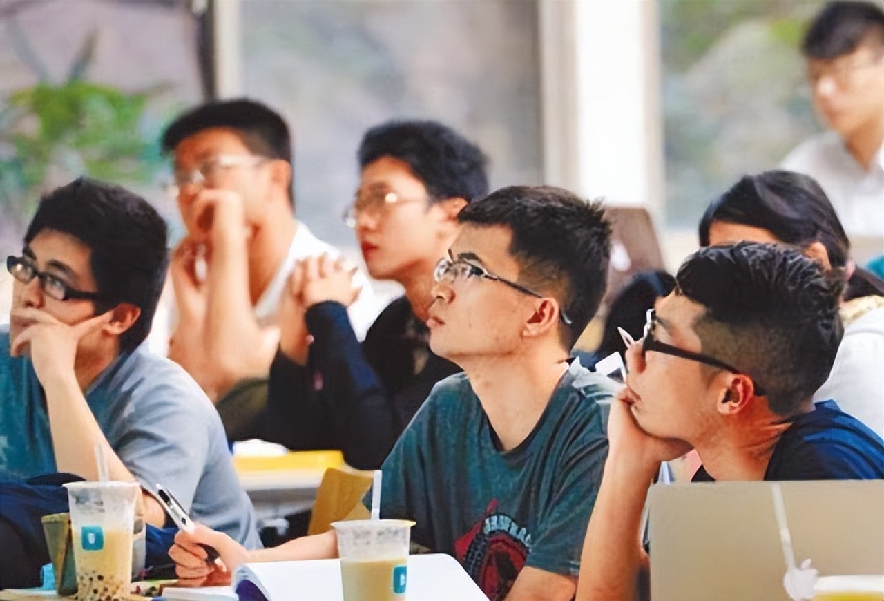 假期通知！2022各高校暑假时间公布，开学时间或将“统一提前”