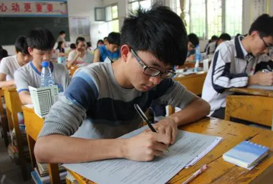 未来10年男生吃香的专业，不仅就业前景好，薪资待遇也很可观