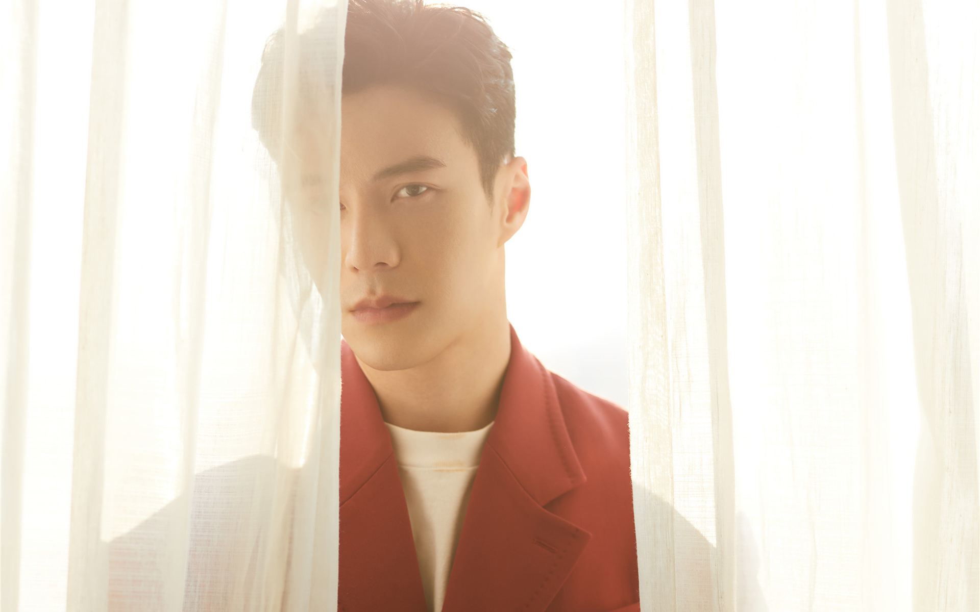 秦岚主演的电视剧《她只是不想输》正式开机，都有哪些演员参演呢