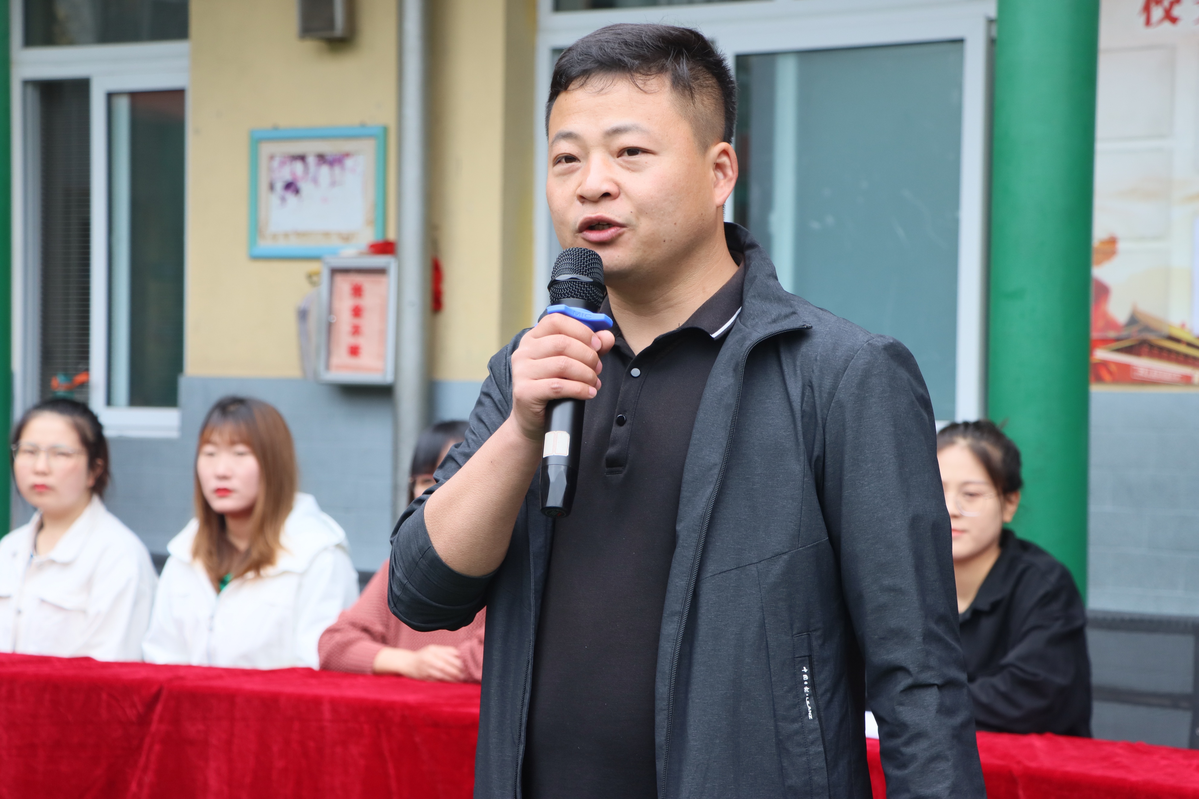 临渭区小寨小学举行队列队形暨花样篮球操比赛