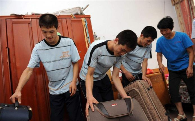 山东三胞胎同时考上211高校，十年后同日成婚：爷爷盼着抱重孙