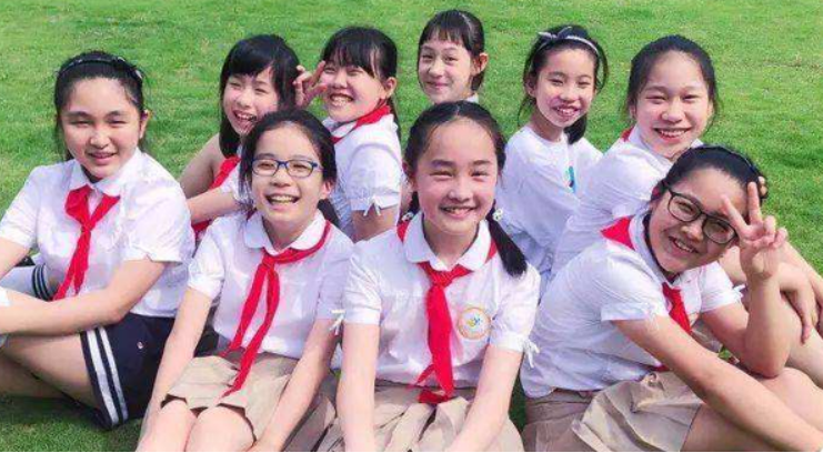 郑州一小学统一女生头绳颜色，遭到家长集体质疑，有必要吗？