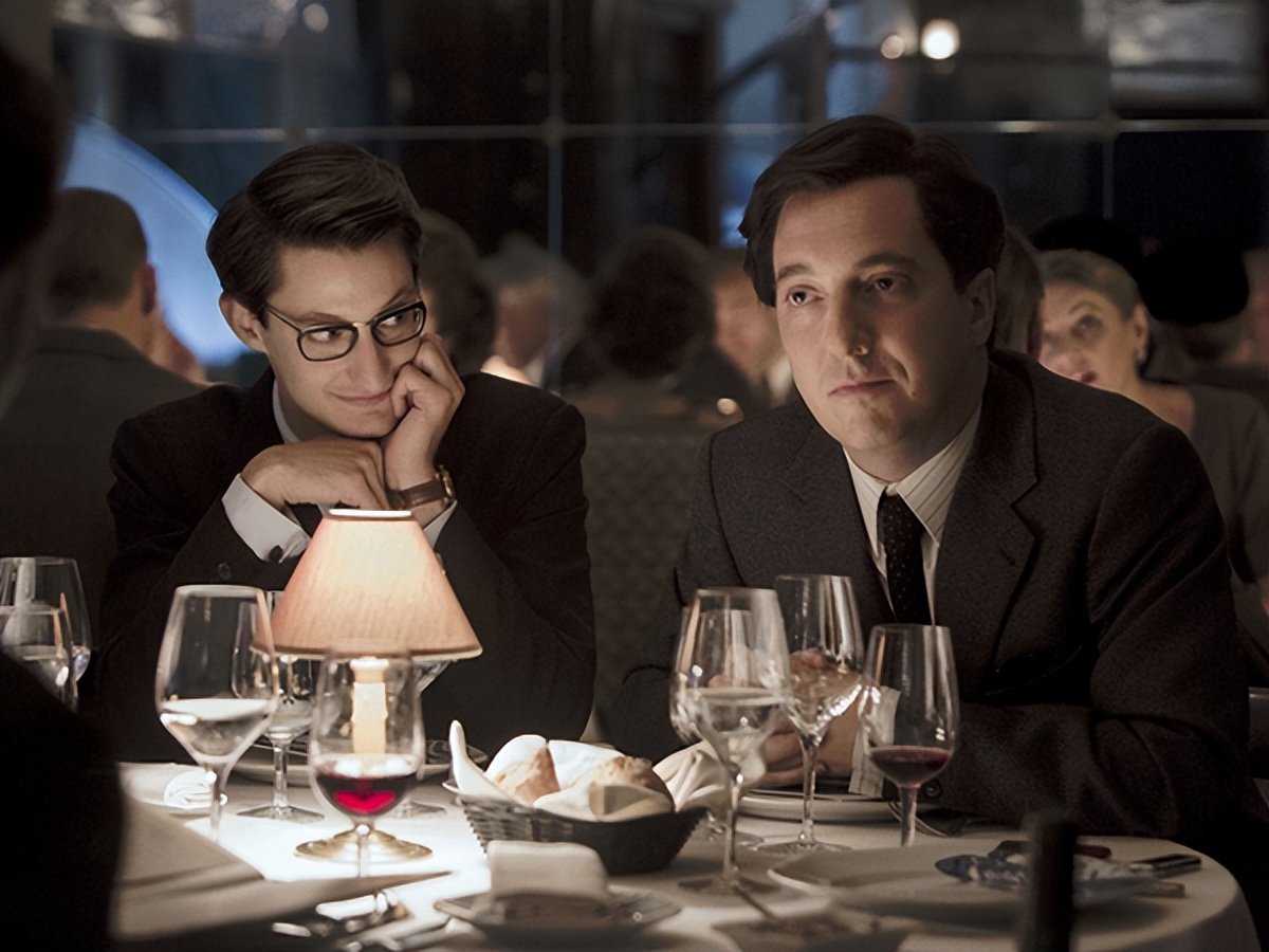 老佛爷和圣罗兰：年少成名亦敌亦友，却因同一个花美男陷入三角恋