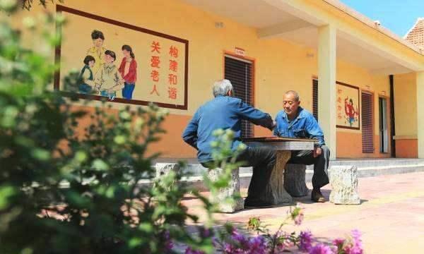 农民每月200元养老金够吗？专家建议提高农民养老待遇，农民叫好