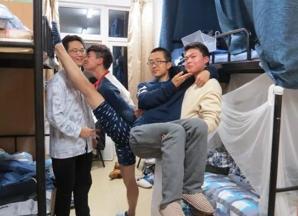女大学生宿舍“群名”大赏，第一个就如此离谱，堪称“天花板”