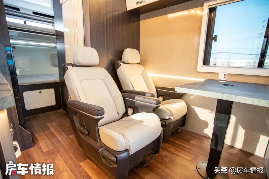 首款东风超龙巴士房车!号称同级别空间之王,20多万性价比不错