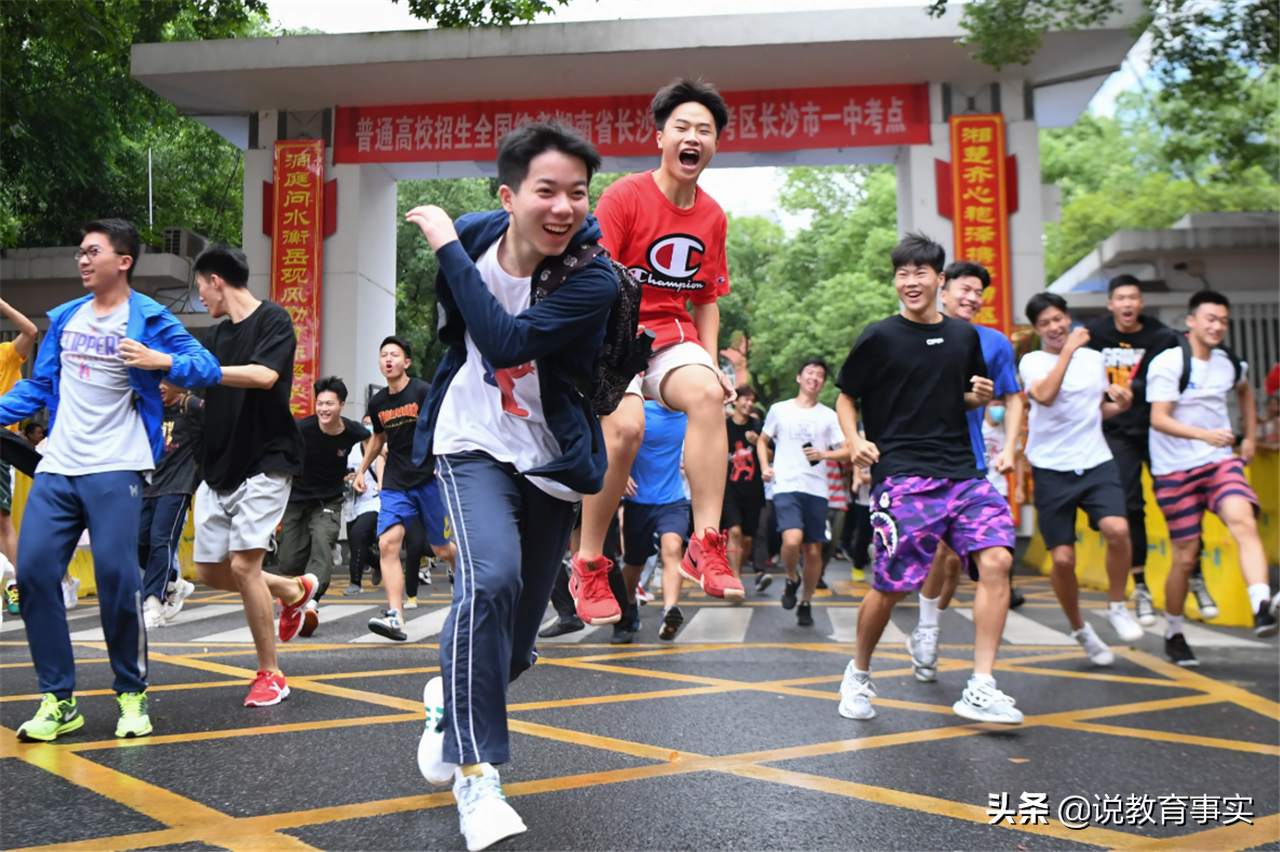 学生月考成绩200分左右，高考后该怎么办？四大选择前程似锦