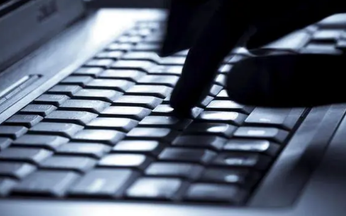 央视主持人亚宁：因相貌俊美被怀疑性取向，退居幕后身价500亿