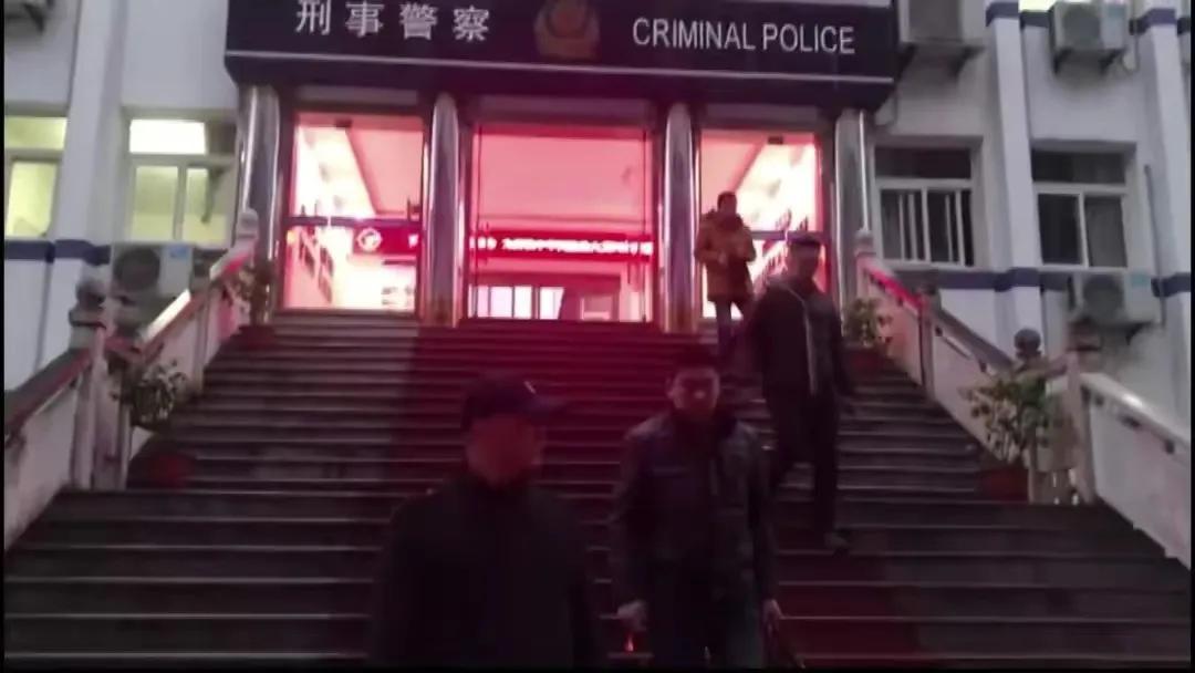 1990年，17岁高中生犯下命案逃跑，被抓时已年入百万娶妻生子