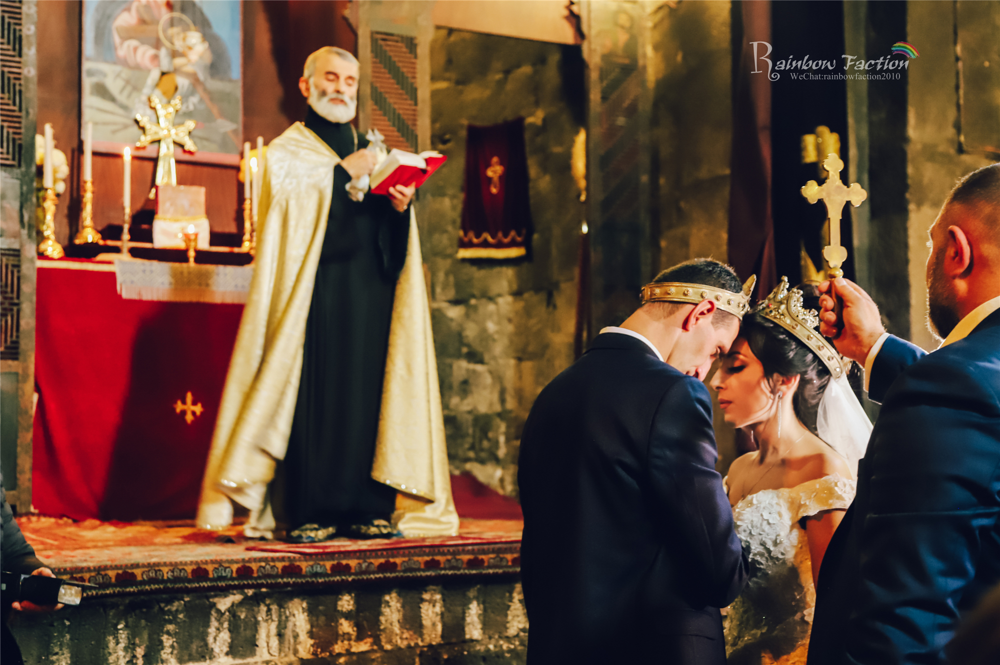 在亚美尼亚塞凡湖，邂逅一场浪漫美丽的婚礼