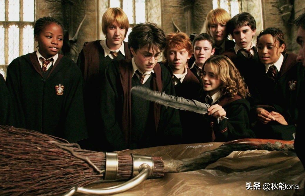 《哈利波特》21年后演员现状：男主被遗忘，女主变老，配角成赢家