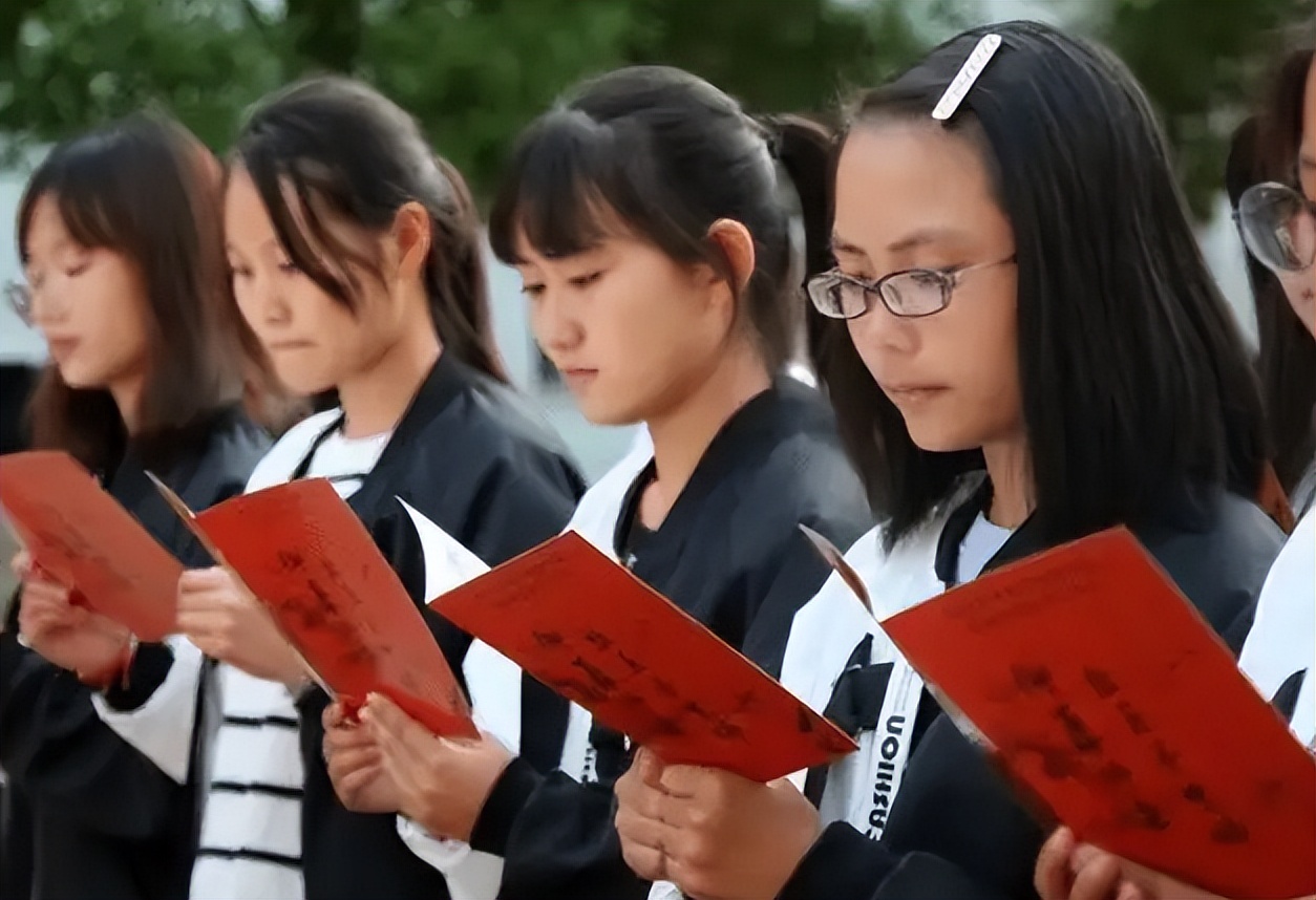 事业单位“教师”公开招聘，有编制不限制专业，本科就可以报考