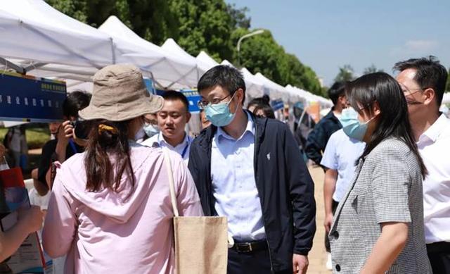 考生注意了，这10大专业毕业后“薪资”低，其中有临床医学专业