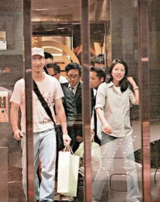 娶“洁癖女”罗美薇，生下两个女儿，张学友的生活幸福吗