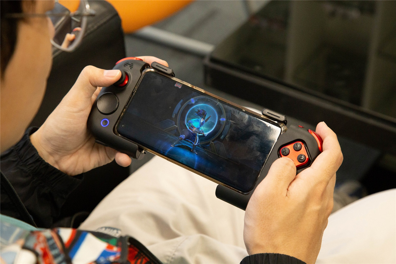 北通G3手游手柄创新滑盘按键操作体验更精准