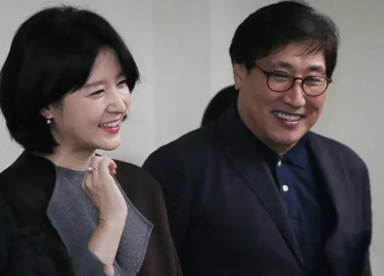 51岁李英爱绝美冻龄！“大长今”嫁入豪门13年，11岁龙凤胎颜值高