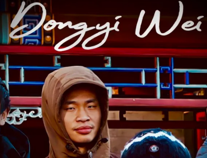 韦神的“桃花运”来了，校园内被女学生搭讪，害羞的样子很可爱