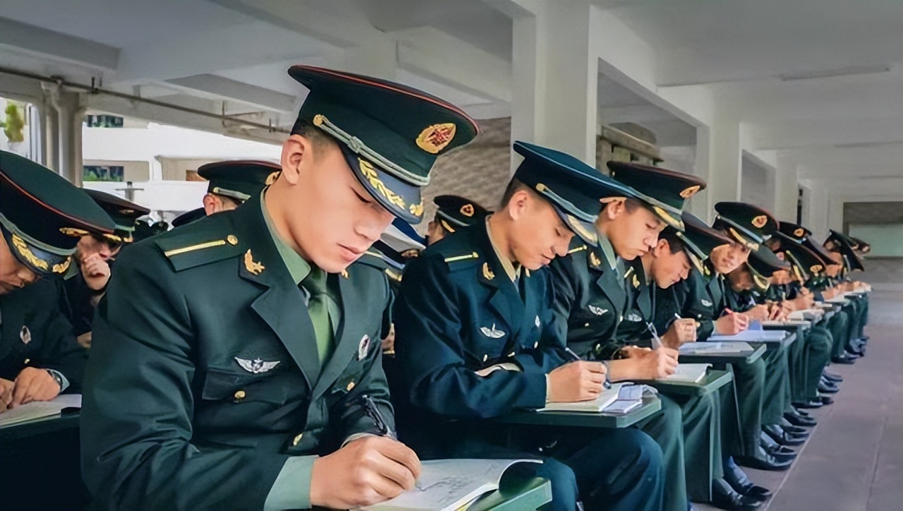 大学生考公务员有“好消息”，符合三个条件，可享受“免试”上岗