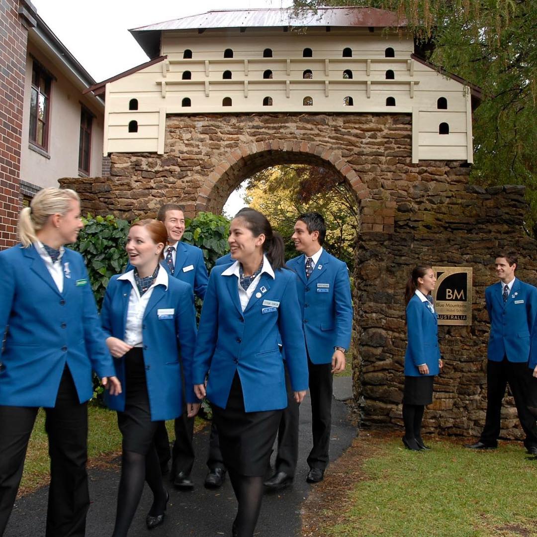 建校31周年，蓝山酒店管理学院的今昔对比