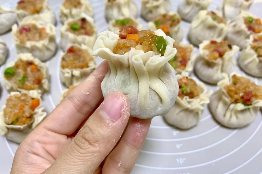 腊肠晾好了，不会吃可不行！分享4种美味做法，家人孩子都爱吃