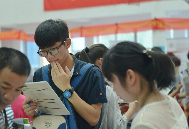 浙大多国混血美女校花火了，有才又有颜，网友：只可惜结婚了