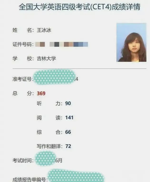 继王冰冰后，央视又有2位女记者“美出圈”了，集美貌知性于一身