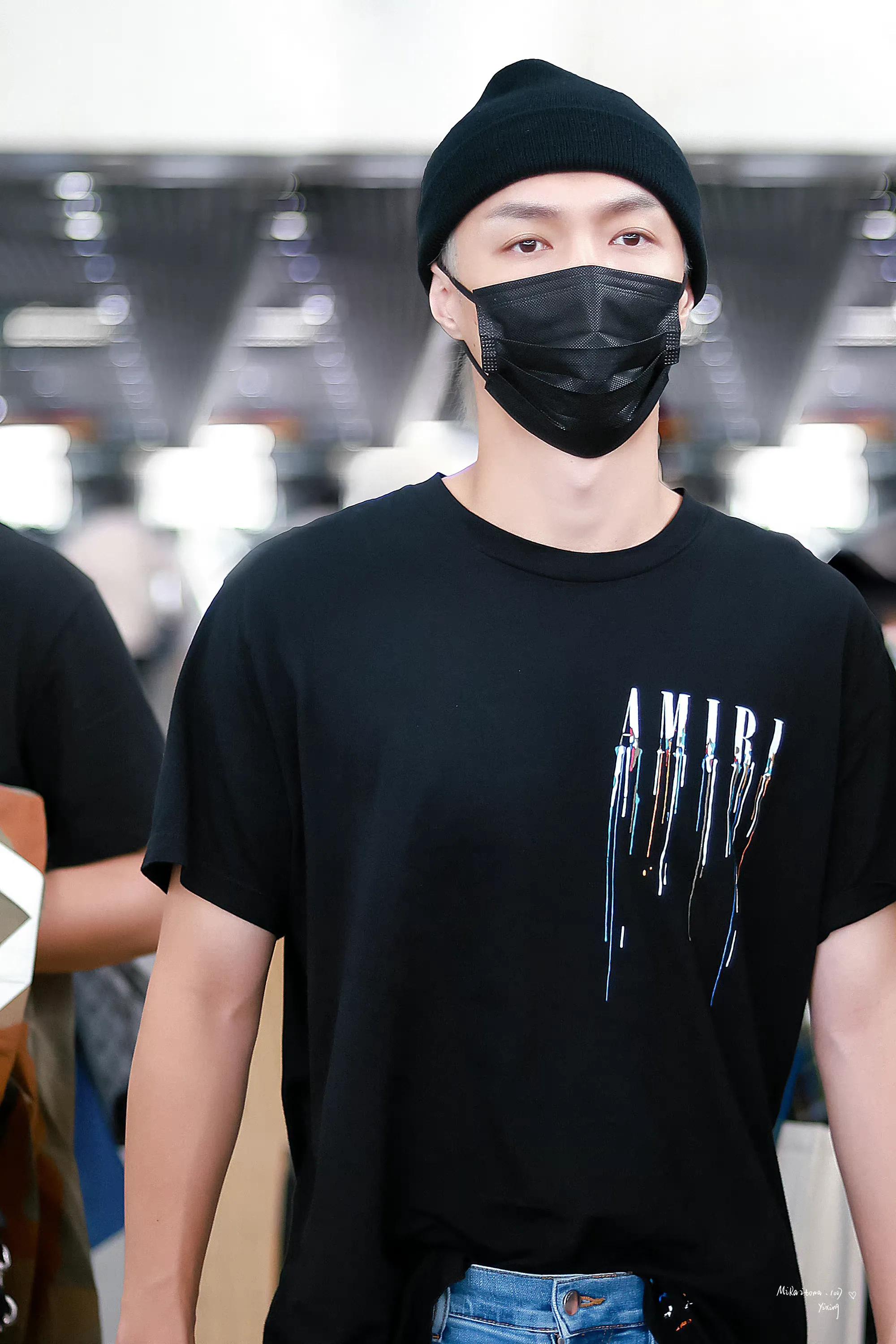 许佳琪银发，张艺兴银发，同是爱豆出身，同是银发造型，谁更好看