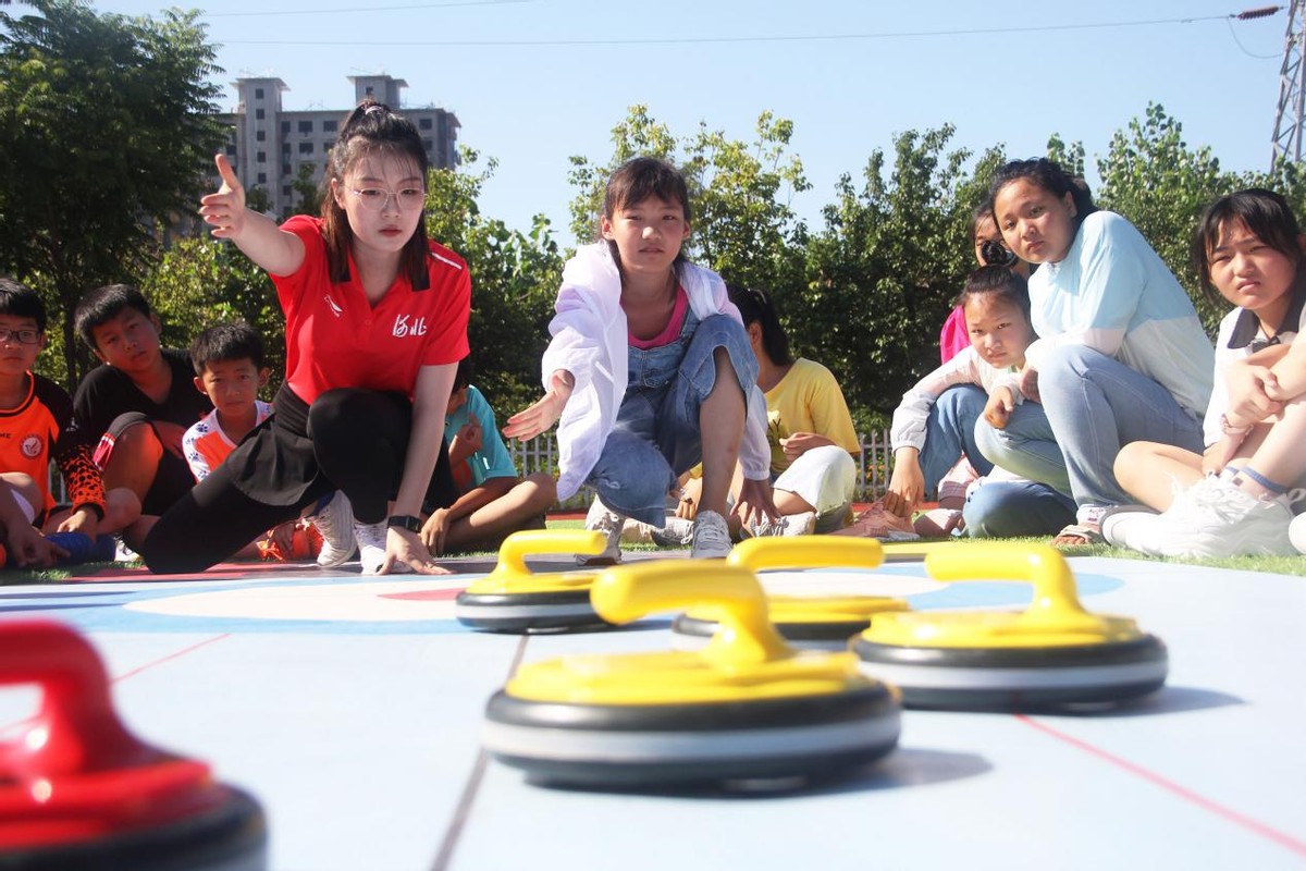 唐山市丰润区东马庄小学：暑期享受冰壶之乐