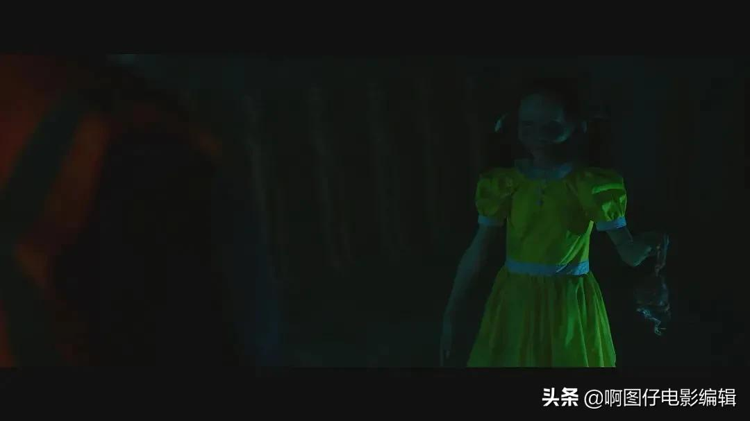 今天讲个《鬼故事》,英国最受欢迎的恐怖片.