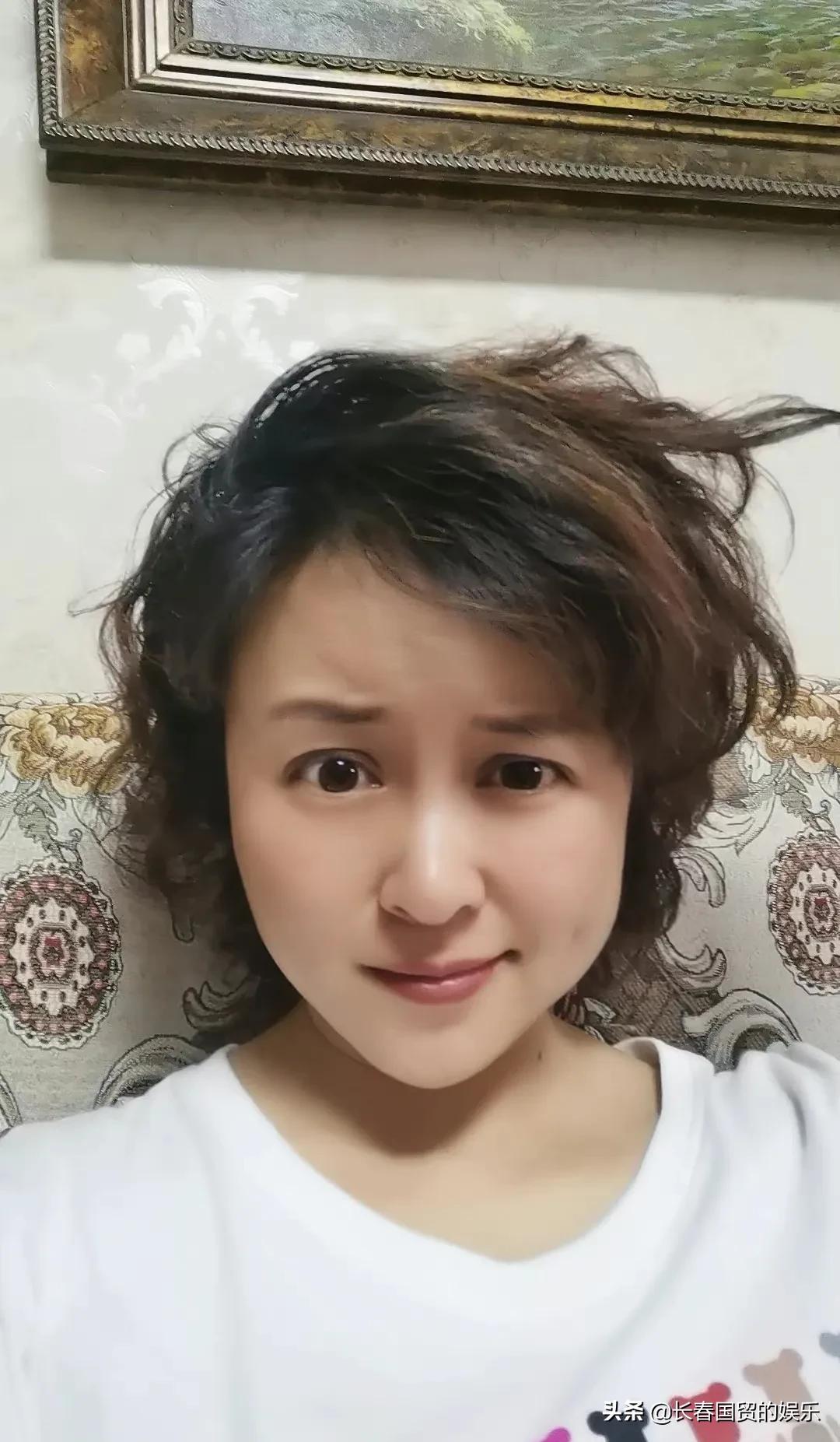 还记得还珠中丫鬟“彩霞”吗？24年后近况曝光，已变身公司高管