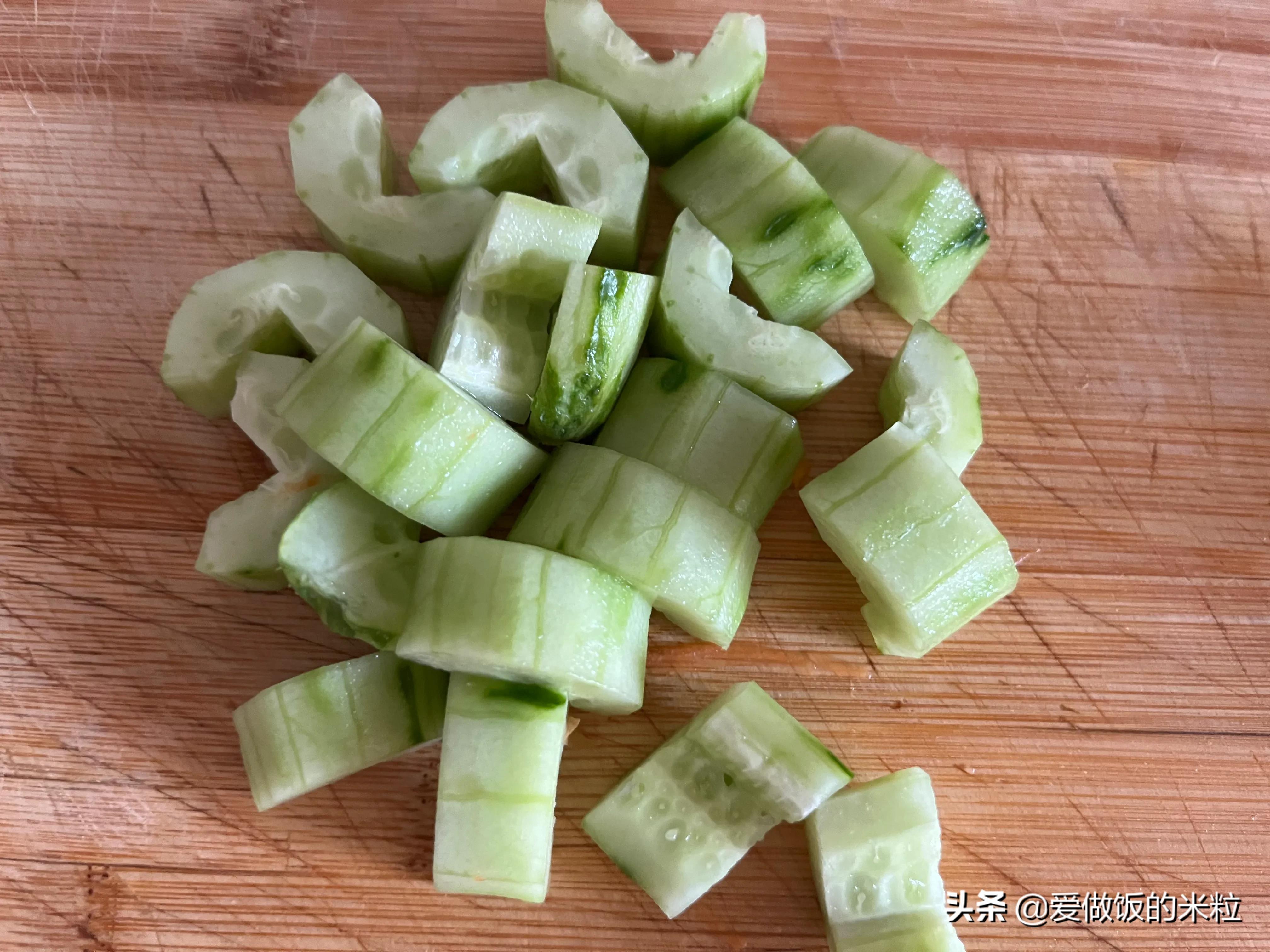 清炒虾仁怎么做（教你做比饭店还好吃的清炒虾仁）