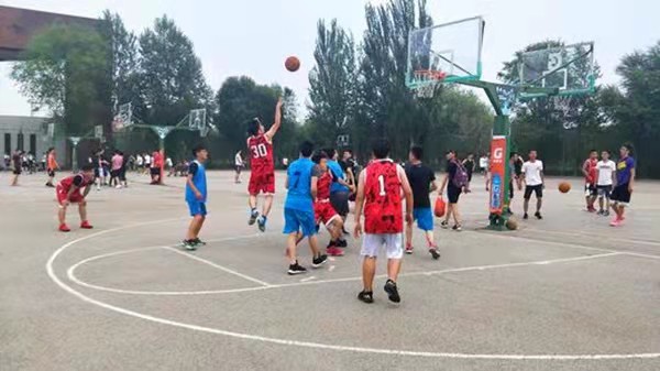 10年前东北校园致命篮球，父母为给儿子撑腰：使劲砍我不差钱