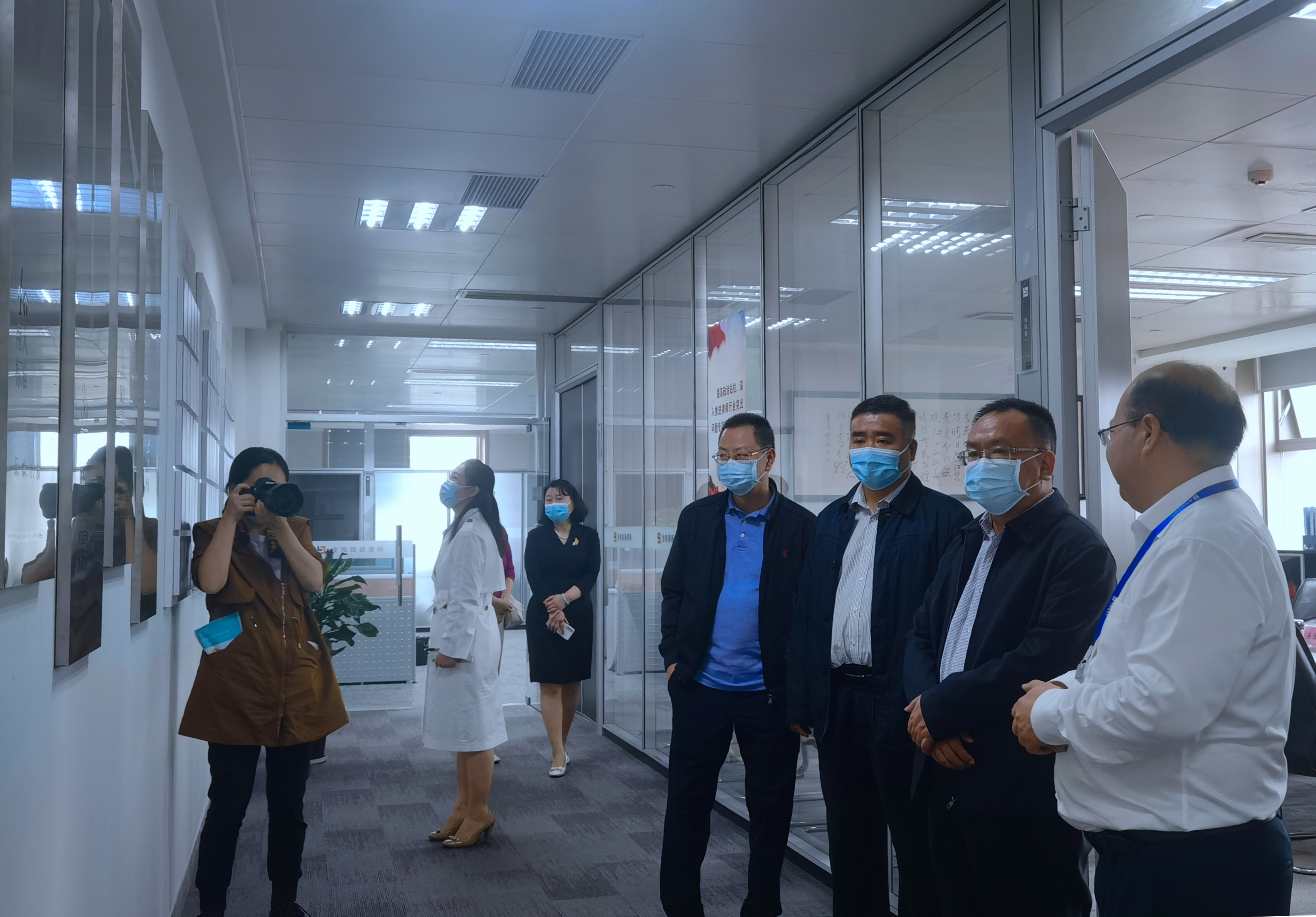 南岸区人民法院石溅泉莅临江南商事调解中心调研指导商事调解工作