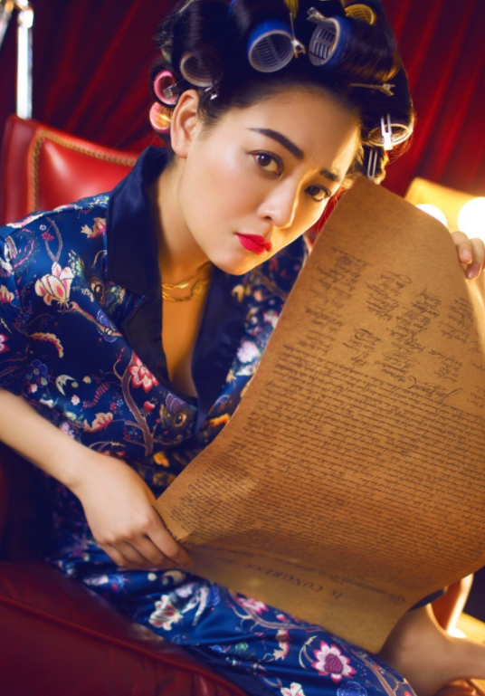 离婚13年后，连奕名和陈佳妍的生活状况有何不同？