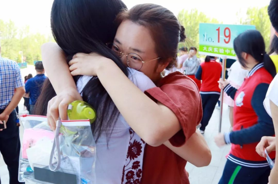 那些成为高考状元的学生，都来自什么家庭？很多都是“三有家庭”