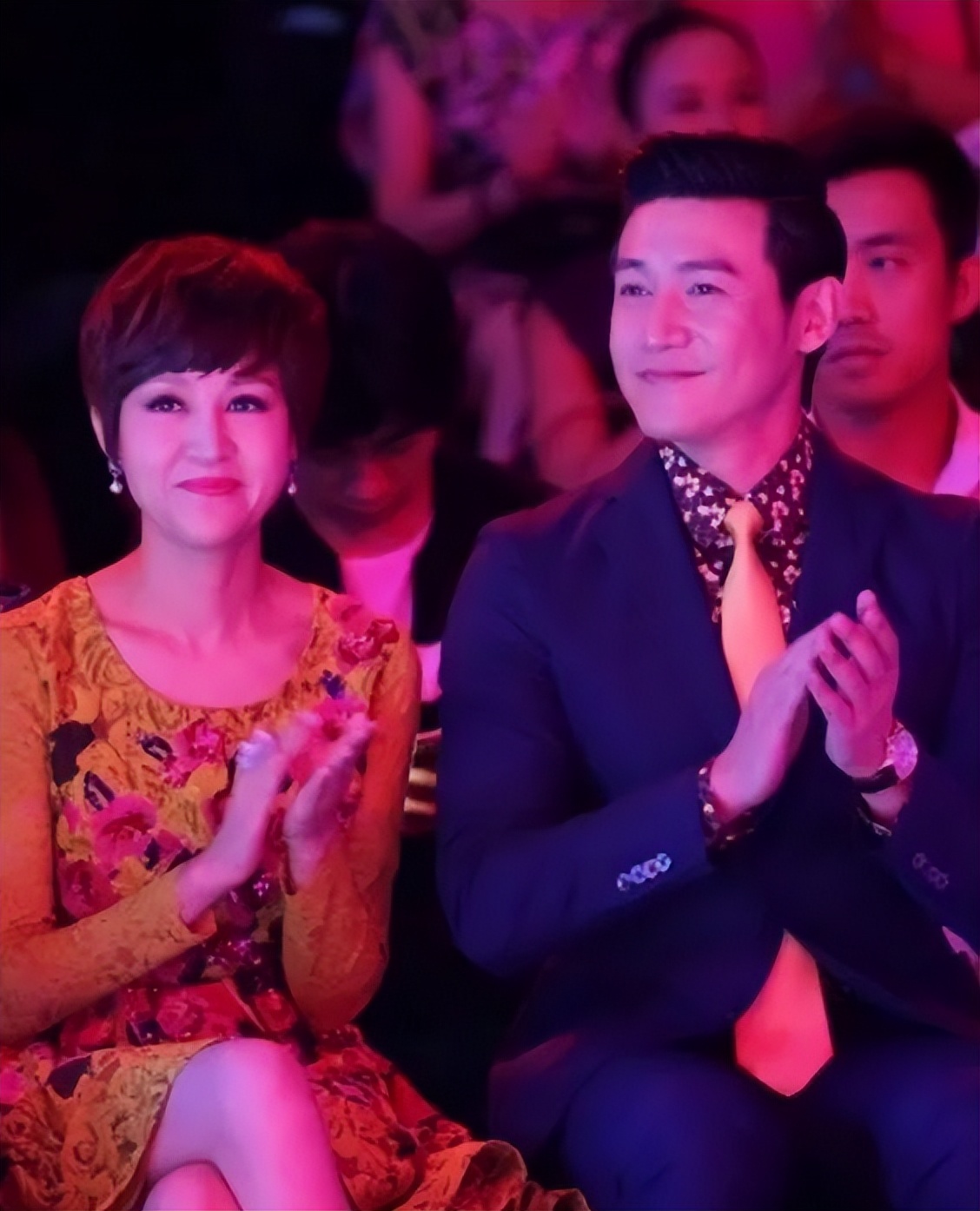 陆毅老婆鲍蕾身穿蓬蓬裙，气质绝，不像45岁，酷似洋娃娃