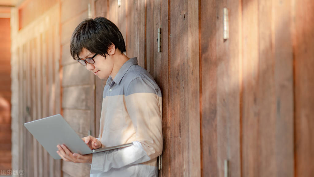 “丧偶式”育儿教育环境下大学生心理问题转变探析，值得思考