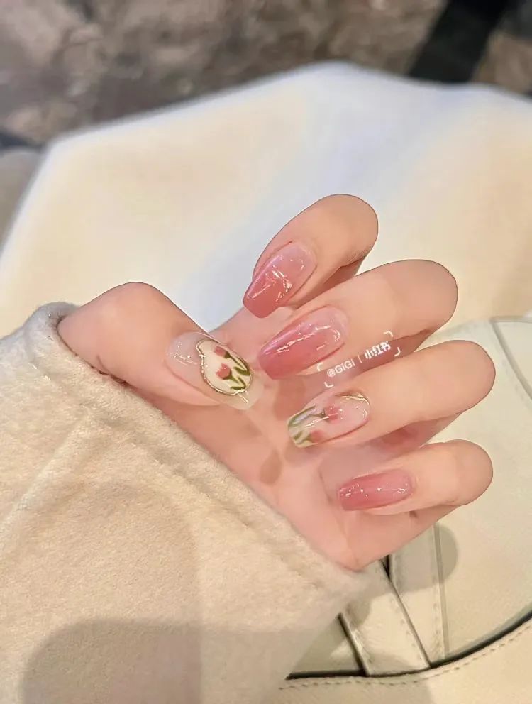 今年春夏最火的50款美甲全在这里