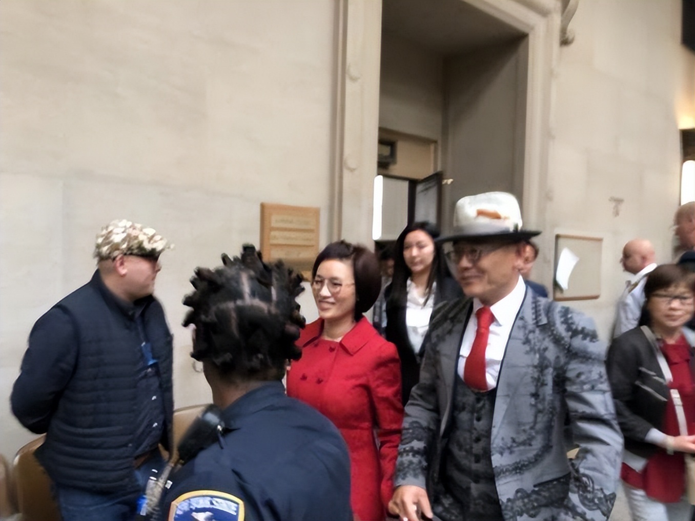 “跌下神坛”的周立波，和他突然“不红”的原因