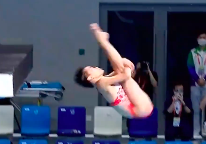 奥运冠军全红婵获重奖，全家喜提45万，仍坚持干农活让人肃然起敬