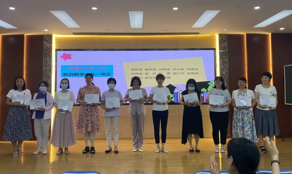 石家莊市神興小學“博愛杯”頒獎儀式(圖14) 石家莊市神興小學“博愛杯”頒獎儀式(圖14)