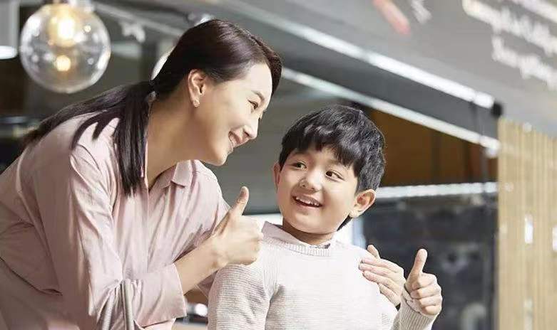 表扬孩子也是一项技术活，父母们看看，你表扬对了吗？