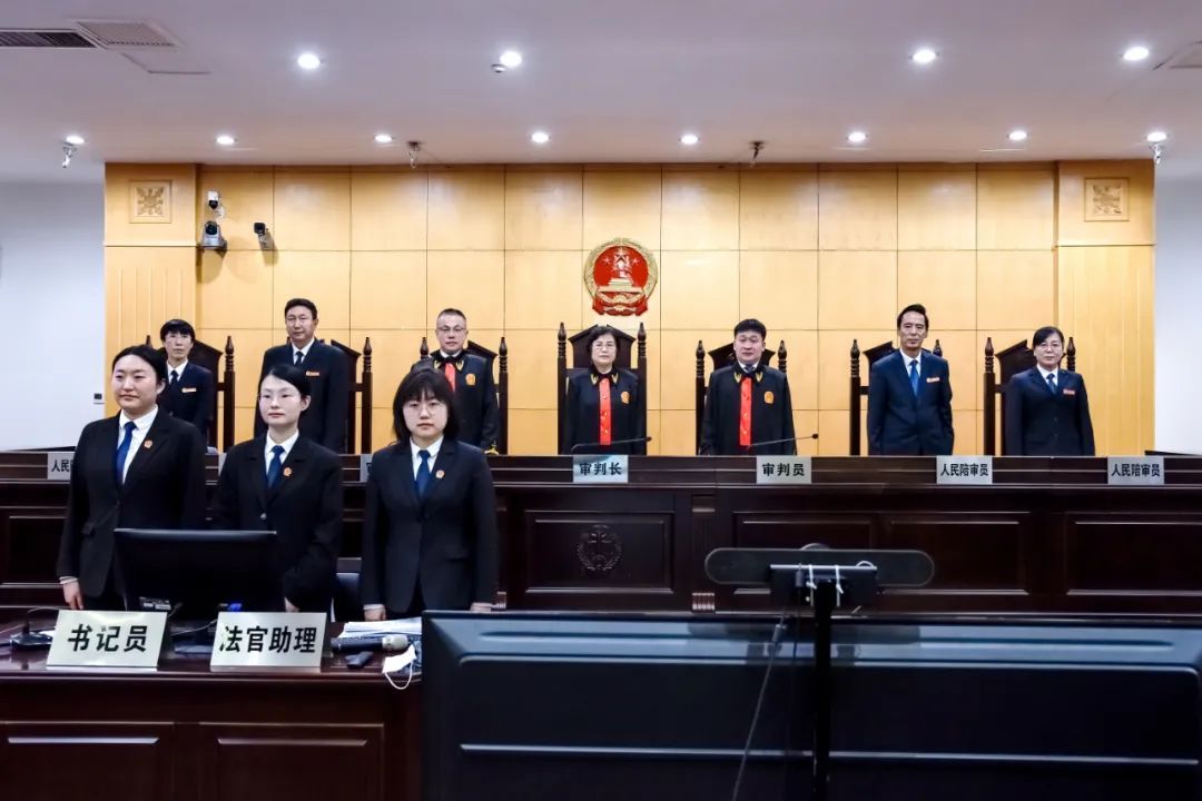 城阳区人民检察院提起公诉的被告人刘某星等31人黑社会性质组织案开庭审理